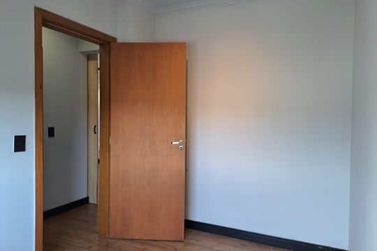 Quarto 2 de apartamento para alugar com 2 quartos, 75m² em Chácara das Pedras, Porto Alegre