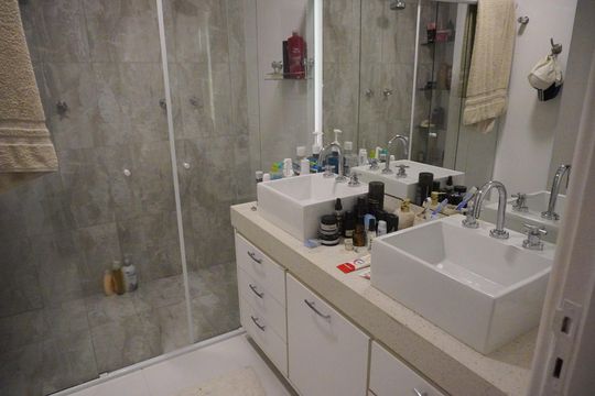 Banheiro da Suíte 2 de apartamento para alugar com 2 quartos, 232m² em Alphaville, Barueri