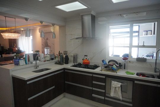 Cozinha de apartamento para alugar com 2 quartos, 232m² em Alphaville, Barueri