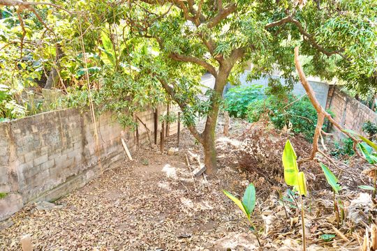 Quintal  de casa à venda com 2 quartos, 110m² em Sagrada Família, Belo Horizonte