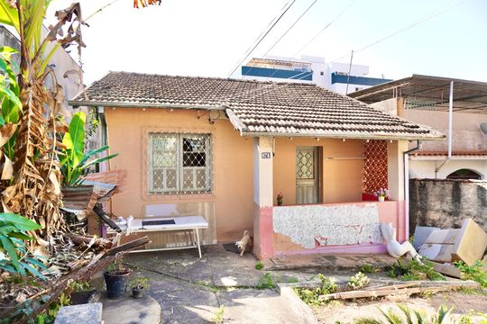 Fachada  de casa à venda com 2 quartos, 110m² em Sagrada Família, Belo Horizonte