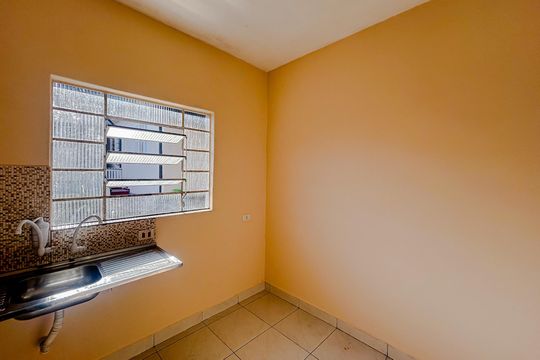 Cozinha de casa para alugar com 1 quarto, 40m² em Guaiauna, São Paulo
