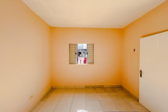 Casa para alugar com 1 quarto, 40m² em Guaiauna, São Paulo