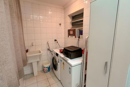 Área de serviço de apartamento para alugar com 2 quartos, 180m² em Jardim das Conchas, Guarujá