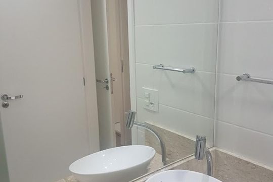 Banheiro de apartamento à venda com 2 quartos, 65m² em Presidente Altino, Osasco