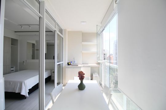 Varanda de kitnet/studio para alugar com 1 quarto, 35m² em Real Parque, São Paulo