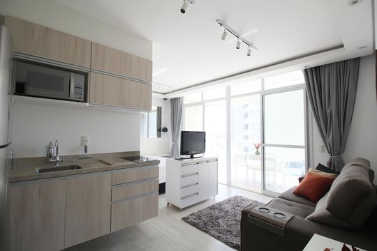 Sala/Cozinha de kitnet/studio para alugar com 1 quarto, 35m² em Real Parque, São Paulo