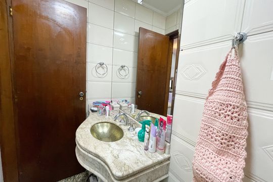 Banheiro de casa à venda com 3 quartos, 240m² em Jardim Santo Elias, São Paulo
