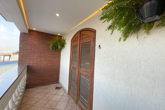 Varanda de casa à venda com 3 quartos, 240m² em Jardim Santo Elias, São Paulo