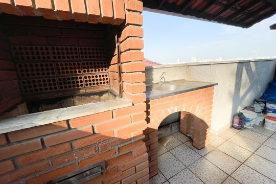 Churrasqueira de casa para alugar com 3 quartos, 240m² em Jardim Santo Elias, São Paulo