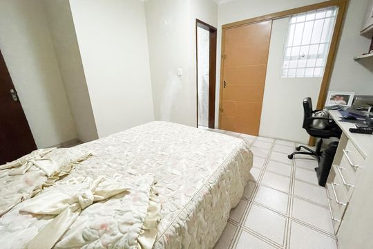 Suite de casa à venda com 3 quartos, 240m² em Jardim Santo Elias, São Paulo