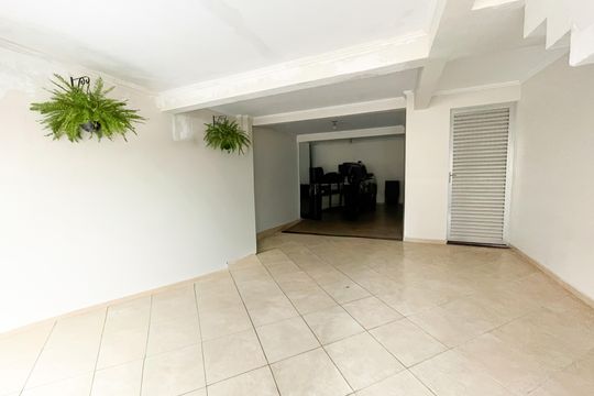 Quintal de casa à venda com 3 quartos, 240m² em Jardim Santo Elias, São Paulo