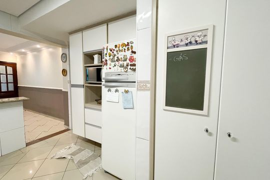 Cozinha de casa à venda com 3 quartos, 240m² em Jardim Santo Elias, São Paulo