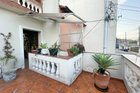 Quintal de casa à venda com 3 quartos, 240m² em Jardim Santo Elias, São Paulo
