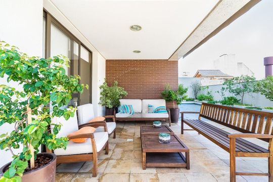 Área externa de apartamento para alugar com 3 quartos, 153m² em Petrópolis, Porto Alegre