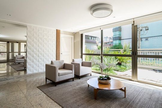Área externa de apartamento para alugar com 3 quartos, 153m² em Petrópolis, Porto Alegre