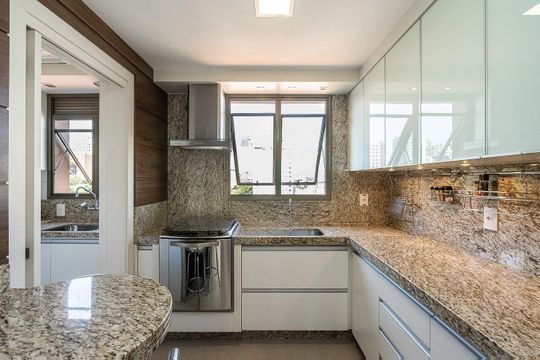 Cozinha de apartamento para alugar com 3 quartos, 153m² em Petrópolis, Porto Alegre
