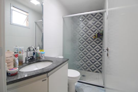 Banheiro da suíte de apartamento para alugar com 2 quartos, 62m² em Socorro, São Paulo