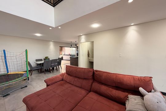 Sala de casa de condomínio à venda com 4 quartos, 259m² em Jardim Celeste, Jundiaí
