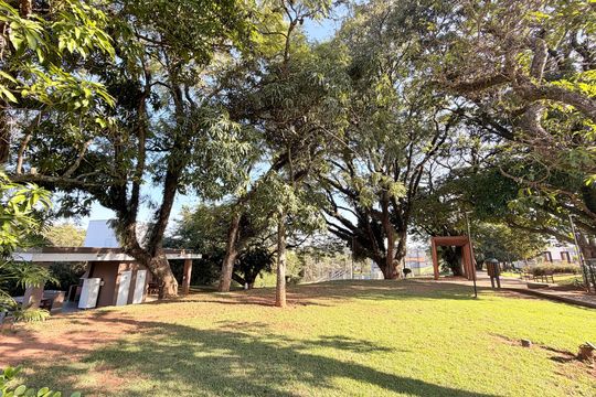 Área comum - Jardim de casa de condomínio à venda com 4 quartos, 259m² em Jardim Celeste, Jundiaí