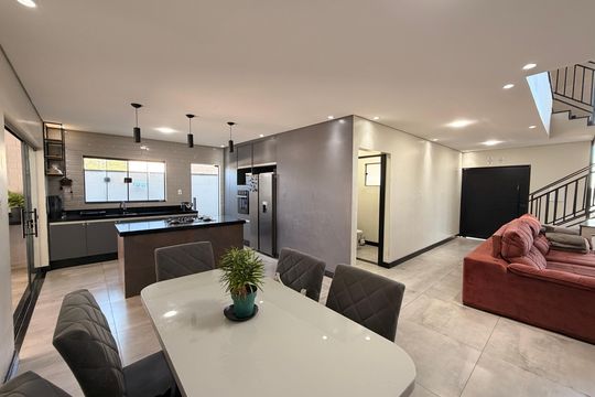 Casa de Condomínio à venda com 4 quartos, 259m² em Jardim Celeste, Jundiaí