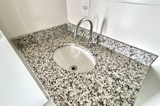 Banheiro  de apartamento para alugar com 2 quartos, 47m² em Vila Galvão, Guarulhos