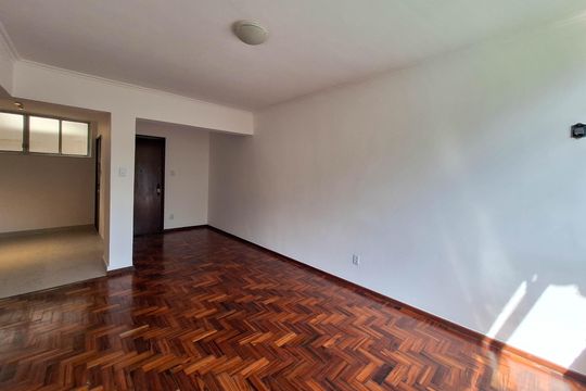 Sala de apartamento à venda com 2 quartos, 75m² em Centro, Niterói