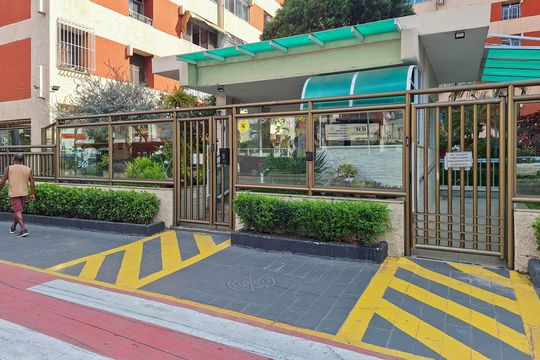 Fachada de apartamento à venda com 2 quartos, 75m² em Centro, Niterói