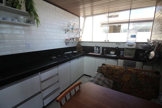 Cozinha de apartamento à venda com 3 quartos, 100m² em Novo Eldorado, Contagem