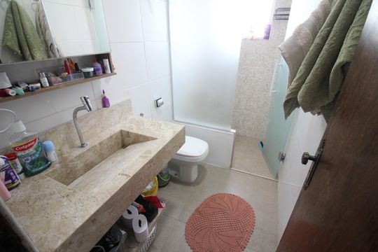 Banheiro de apartamento à venda com 3 quartos, 100m² em Novo Eldorado, Contagem