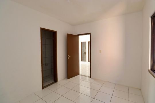 Quarto 1 de apartamento para alugar com 2 quartos, 80m² em Itapuã, Salvador