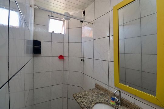 Banheiro de apartamento para alugar com 2 quartos, 80m² em Itapuã, Salvador