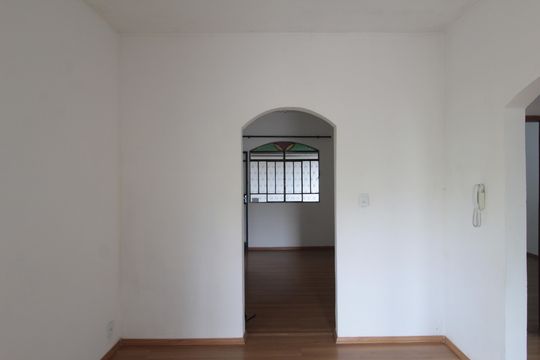 Copa de casa para alugar com 2 quartos, 90m² em Floramar, Belo Horizonte