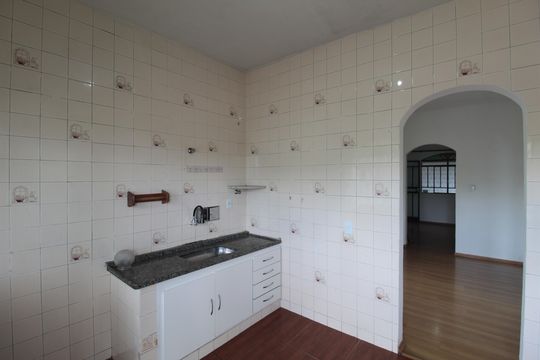 Cozinha de casa para alugar com 2 quartos, 90m² em Floramar, Belo Horizonte