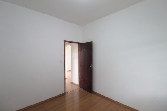 Quarto 2 de casa para alugar com 2 quartos, 90m² em Floramar, Belo Horizonte