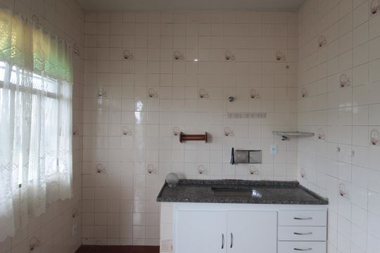 Cozinha de casa para alugar com 2 quartos, 90m² em Floramar, Belo Horizonte