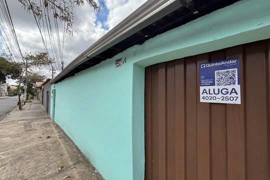 Plaquinha Instalada de casa para alugar com 2 quartos, 90m² em Floramar, Belo Horizonte