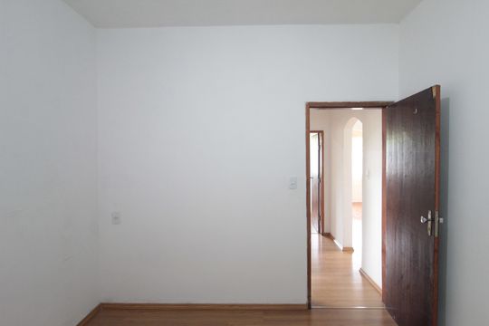Quarto 2 de casa para alugar com 2 quartos, 90m² em Floramar, Belo Horizonte