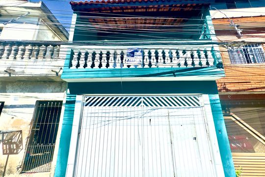 Placa instalada na fachada do imóvel  de casa para alugar com 3 quartos, 132m² em Morros, Guarulhos