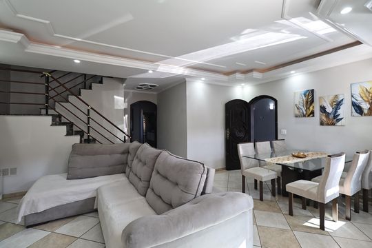 Sala de casa à venda com 3 quartos, 225m² em Jardim Santo Alberto, Santo André