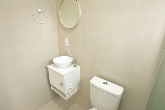 Banheiro de apartamento para alugar com 1 quarto, 30m² em São João do Rio Vermelho, Florianópolis