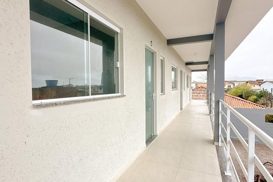 Corredor de apartamento para alugar com 1 quarto, 30m² em São João do Rio Vermelho, Florianópolis