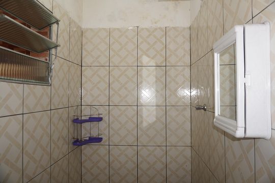 Banheiro de casa para alugar com 1 quarto, 32m² em Jardim Guaruja, Embu das Artes