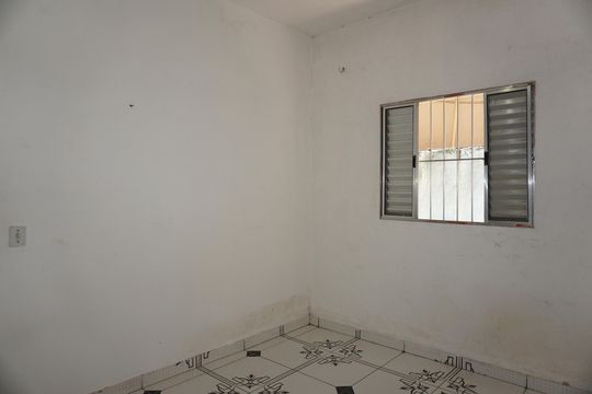 Quarto de casa para alugar com 1 quarto, 32m² em Jardim Guaruja, Embu das Artes