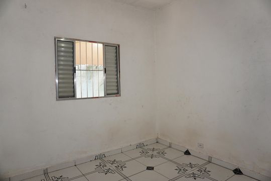 Quarto de casa para alugar com 1 quarto, 32m² em Jardim Guaruja, Embu das Artes