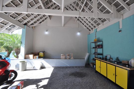 Garagem de casa à venda com 4 quartos, 590m² em Horto Florestal, São Paulo