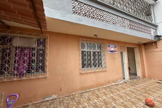 Fachada de casa à venda com 2 quartos, 90m² em Encantado, Rio de Janeiro