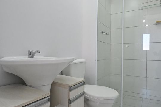 Banheiro de apartamento para alugar com 2 quartos, 48m² em Vila Andrade, São Paulo