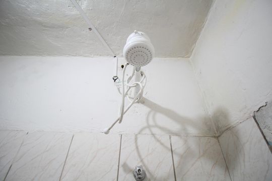 Banheiro de casa para alugar com 3 quartos, 50m² em Jardim Trianon, Taboão da Serra
