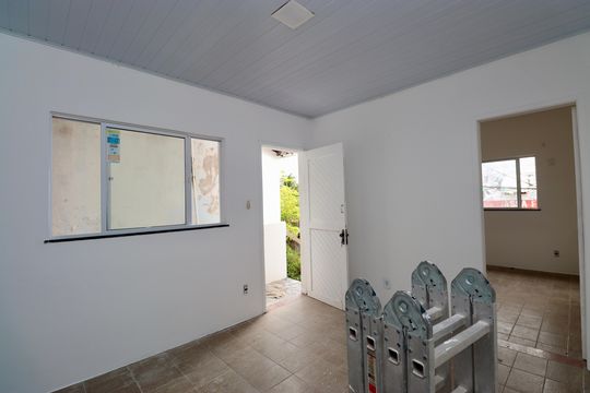 Sala de casa para alugar com 1 quarto, 40m² em Piatã, Salvador